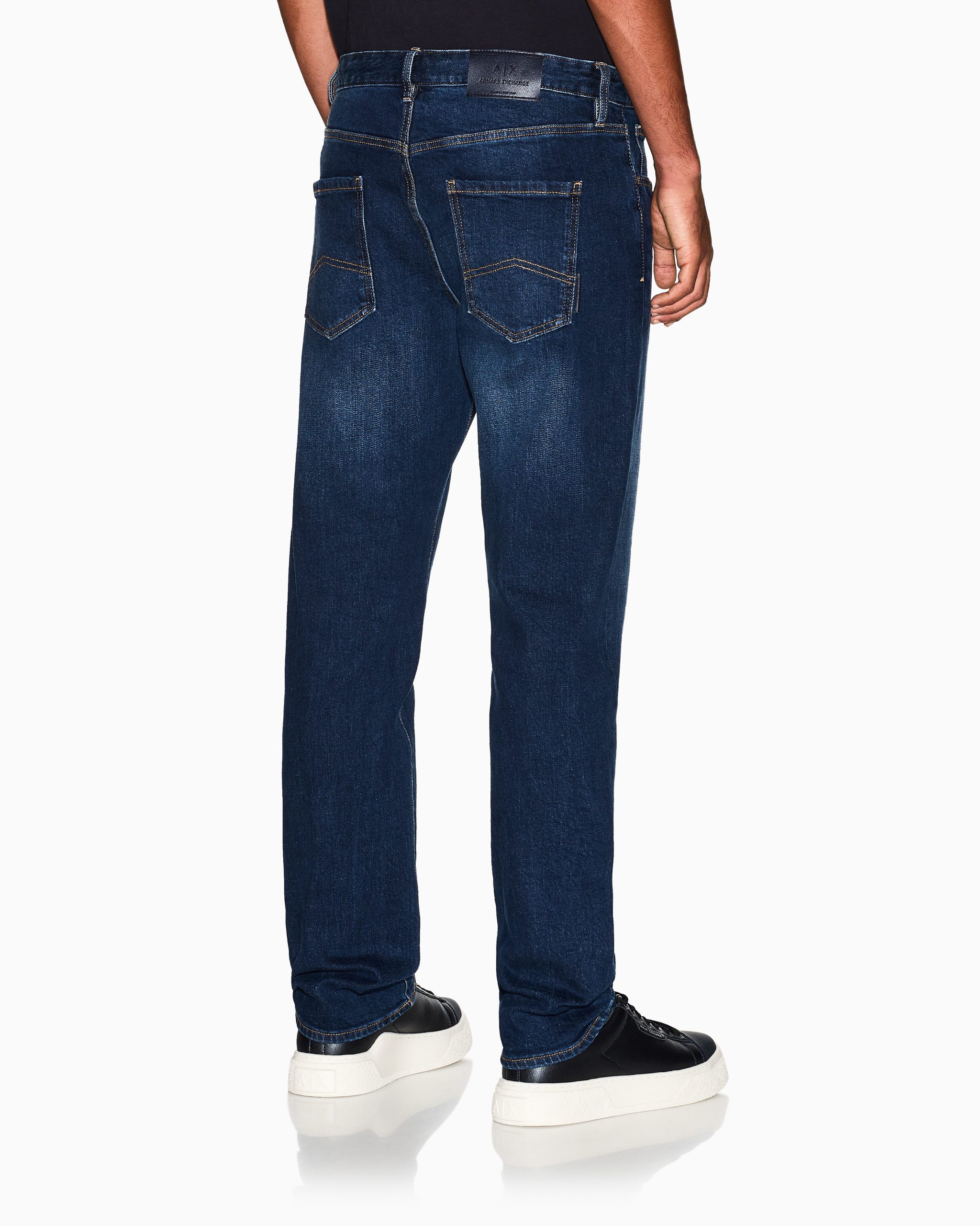 XM000069_AF14265_MB001_R - Armani Exchange