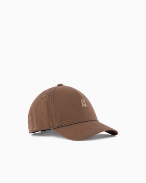 Cap with visor and logo